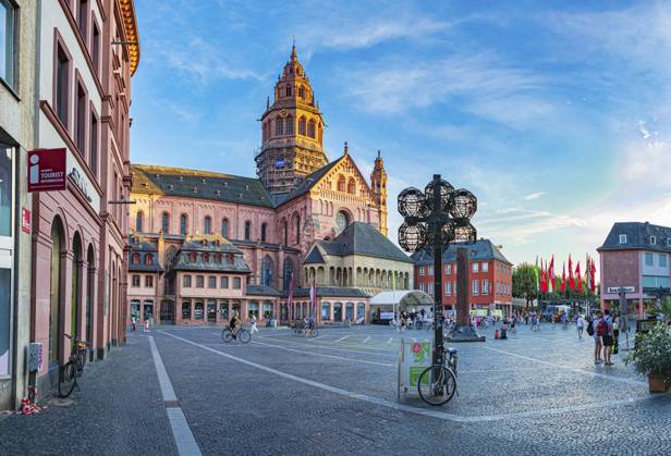 Dom St. Martin und Domplatz in Mainz, im Abendlicht, Rheinland-Pfalz, Deutschland, Europa St Martin s Cathedral and Cathedral Square in Mainz, in the evening light, Rhineland-Palatinate, Germany, Europe Copyright: imageBROKER ValxThoermer iblvth11152812