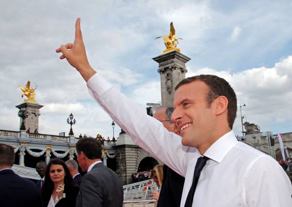 French President Emmanuel Macron waves to the crowd in Paris French President Emmanuel Macron waves to the crowd in Paris, France, June 24, 2017. The French capital is transformed into a giant Olympic park to celebrate International Olympic Days with a variety of sporting events for the public across the city during two days as the city bids to host the 2024 Olympic and Paralympic Games.REUTERS Jean-Paul Pelissier PHOTO NEWS ! only BELGIUM ! PARIS France Copyright: xJean-PaulxPelissierx