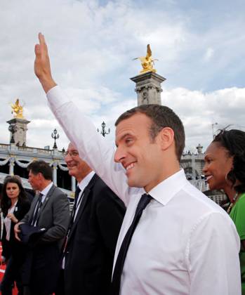 French President Emmanuel Macron waves to the crowd in Paris French President Emmanuel Macron waves to the crowd in Paris, France, June 24, 2017. The French capital is transformed into a giant Olympic park to celebrate International Olympic Days with a variety of sporting events for the public across the city during two days as the city bids to host the 2024 Olympic and Paralympic Games.REUTERS Jean-Paul Pelissier PHOTO NEWS ! only BELGIUM ! PARIS France Copyright: xJean-PaulxPelissierx