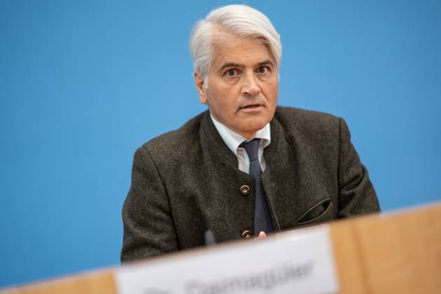 Bundespressekonferenz in Berlin - Vorstellung 5. Gemeinsamer Bericht - Diskriminierung in Deutschland - Mehmet Daimagüler, Bundesbeauftragter gegen Antiziganismus und für das Leben der Sinti und Roma in Deutschland;Bundespressekonferenz in Berlin - Vorstellung 5. Gemeinsamer Bericht - Diskriminierung in Deutschland - Mehmet Daimagüler, Bundesbeauftragter gegen Antiziganismus und für das Leben der Sinti und Roma in Deutschland, Berlin Berlin Deutschland Haus der Bundespressekonferenz