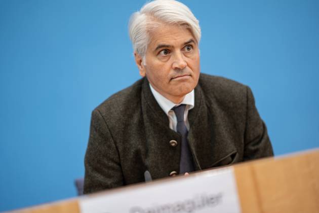 Bundespressekonferenz in Berlin - Vorstellung 5. Gemeinsamer Bericht - Diskriminierung in Deutschland - Mehmet Daimagüler, Bundesbeauftragter gegen Antiziganismus und für das Leben der Sinti und Roma in Deutschland;Bundespressekonferenz in Berlin - Vorstellung 5. Gemeinsamer Bericht - Diskriminierung in Deutschland - Mehmet Daimagüler, Bundesbeauftragter gegen Antiziganismus und für das Leben der Sinti und Roma in Deutschland, Berlin Berlin Deutschland Haus der Bundespressekonferenz
