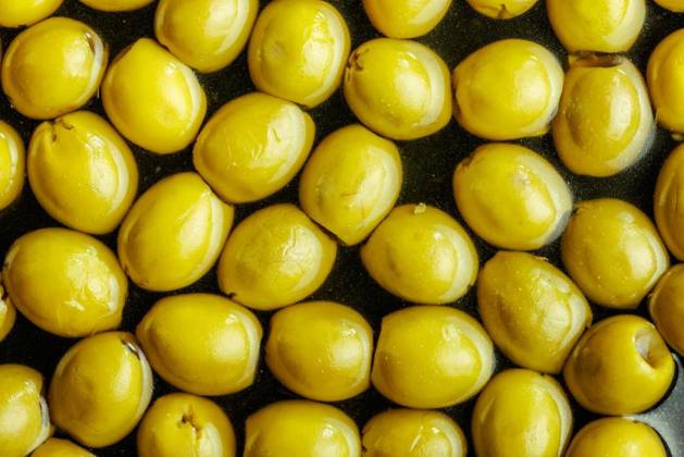 Sliced pickled green olives in brine., Sliced pickled green olives in a brine. Top view., Sliced pickled green olives in a brine. Top view., 07.08.2024, Copyright: xjirkaejcx Panthermedia37668658.jpg