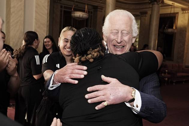Bilder des Jahres 2024, Entertainment 09 September Entertainment Themen der Woche KW37 Entertainment Bilder des Tages . 11 09 2024. London, United Kingdom. King Charles III meets New Zealand s Black Ferns womenÕs rugby union team at Buckingham Palace in London. Picture i-Images Pool  xPoolx xi-Imagesx IIM-25479-0011