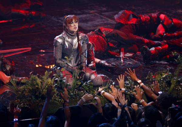Bilder des Jahres 2024, Entertainment 09 September Entertainment Themen der Woche KW37 Chappell Roan performs on stage at the 2024 MTV Video Music Awards VMA s at the UBS Arena in Elmont, New York on Wednesday, September 11, 2024.  NYP20240911207 JohnxAngelillo