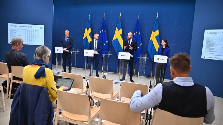 STOCKHOLM, SWEDEN 20240912 Minister of Civil Defense Carl Oskar Bohlin M , Minister of Civil Affairs Erik Slottner KD , Minister of Climate and Environment Romina Pourmokhtari L and Lars Wistedt SD will hold a press conference to present initiatives in the 2025 budget bill that will strengthen civil defense STOCKHOLM SWEDEN x10090x Copyright: xClaudioxBresciani TTx PRESSTRÄFF BUDGETNYHETER CIVILFÖRSVARET 35gqVAF1eYg
