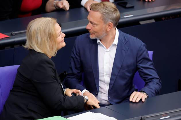 Nancy Faeser (SPD), Bundesministerin fuer Inneres und Heimat, Bundesminister der Finanzen Christian Lindner (FDP), Deutschland, Berlin, Reichstag, Thema: Innere Sicherheit, Migrationspolitik