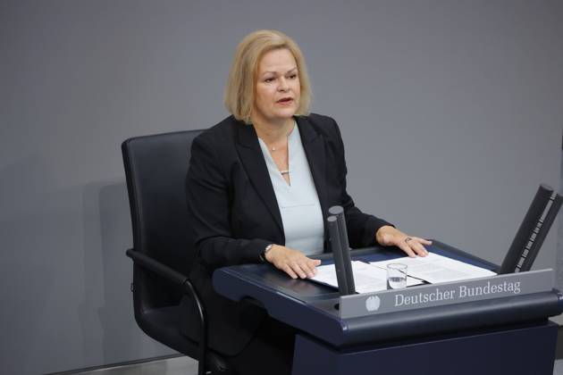 Nancy Faeser (SPD), Bundesministerin fuer Inneres und Heimat, Deutschland, Berlin, Reichstag, Thema: Innere Sicherheit, Migrationspolitik