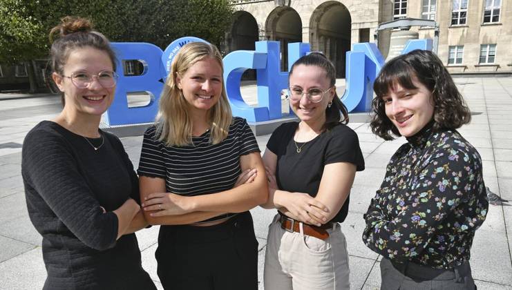 RECORD DATE NOT STATED Für Funke Award: Foto von Cara, Inga, Eve und kpo ** NUR FÜR REDAKTIONELLE ZWECKE ** EDITORIAL USE ONLY **<p>Für Funke Award: Foto von Cara, Inga, Eve und kpo am Dienstag, dem 12.09.2024 vor dem Rathaus in Bochum. Deutschland NW Bochum Copyright: GeroxHelm