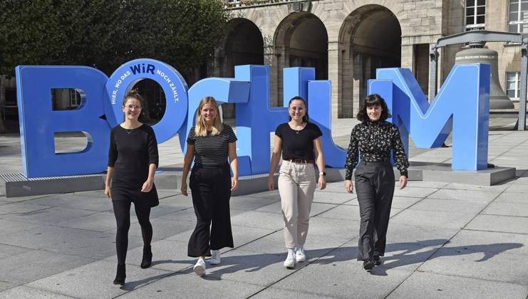 RECORD DATE NOT STATED Für Funke Award: Foto von Cara, Inga, Eve und kpo ** NUR FÜR REDAKTIONELLE ZWECKE ** EDITORIAL USE ONLY **<p>Für Funke Award: Foto von Cara, Inga, Eve und kpo am Dienstag, dem 12.09.2024 vor dem Rathaus in Bochum. Deutschland NW Bochum Copyright: GeroxHelm