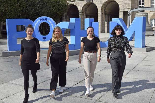 RECORD DATE NOT STATED Für Funke Award: Foto von Cara, Inga, Eve und kpo ** NUR FÜR REDAKTIONELLE ZWECKE ** EDITORIAL USE ONLY **<p>Für Funke Award: Foto von Cara, Inga, Eve und kpo am Dienstag, dem 12.09.2024 vor dem Rathaus in Bochum. Deutschland NW Bochum Copyright: GeroxHelm
