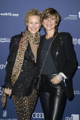 Christina Hecke mit Ehefrau Stefanie Henn bei der Verleihung des Deutschen Schauspielpreises 2024 im Club Theater Berlin. Berlin, 13.09.2024