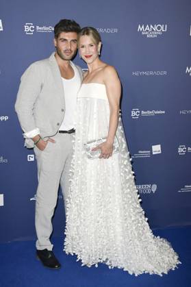 Wolke Hegenbarth mit Partner Oliver Vaid bei der Verleihung des Deutschen Schauspielpreises 2024 im Club Theater Berlin. Berlin, 13.09.2024