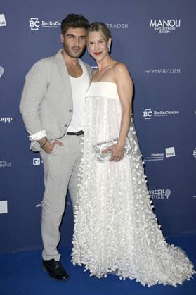 Wolke Hegenbarth mit Partner Oliver Vaid bei der Verleihung des Deutschen Schauspielpreises 2024 im Club Theater Berlin. Berlin, 13.09.2024