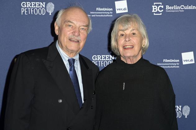 Charles Brauer mit Ehefrau Lilot Hegi bei der Verleihung des Deutschen Schauspielpreises 2024 im Club Theater Berlin. Berlin, 13.09.2024