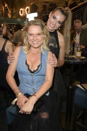 Nova Meierhenrich und Rebecca Kunikowski bei der Verleihung des Deutschen Schauspielpreises 2024 im Club Theater Berlin. Berlin, 13.09.2024