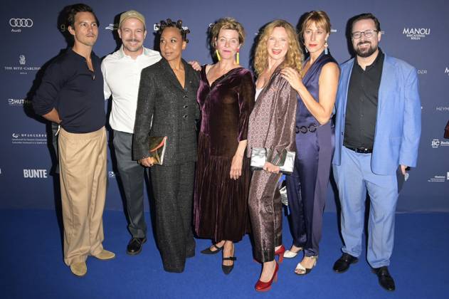 Tim Oliver Schultz, David Ruland, Abak Safaei-Rad, Margarita Broich, Marion Kracht, Helene Grass und Nikolai Will bei der Verleihung des Deutschen Schauspielpreises 2024 im Club Theater Berlin. Berlin, 13.09.2024