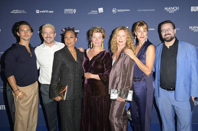 Tim Oliver Schultz, David Ruland, Abak Safaei-Rad, Margarita Broich, Marion Kracht, Helene Grass und Nikolai Will bei der Verleihung des Deutschen Schauspielpreises 2024 im Club Theater Berlin. Berlin, 13.09.2024