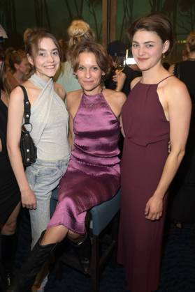 Kea Krassau, Kristin Suckow und Johanna Polley bei der Verleihung des Deutschen Schauspielpreises 2024 im Club Theater Berlin. Berlin, 13.09.2024