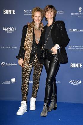 Christina Hecke mit Ehefrau Stefanie Henn bei der Verleihung des Deutschen Schauspielpreises 2024 im Club Theater Berlin. Berlin, 13.09.2024