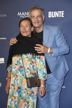 Heinrich Schafmeister mit Ehefrau Jutta Schafmeister bei der Verleihung des Deutschen Schauspielpreises 2024 im Club Theater Berlin. Berlin, 13.09.2024