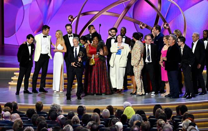 Jon Stewart (C), cast, and crew accept the Outstanding Talk Series award for The Daily Show onstage during the 76th annual Primetime Emmy Awards at the Peacock Theater in Los Angeles on Sunday, September 15, 2024.  LAP2024091574 JIMxRUYMEN