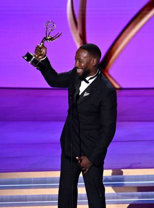 Lamorne Morris accepts the Supporting Actor in a Limited or Anthology Series award for Fargo onstage during the 76th annual Primetime Emmy Awards at the Peacock Theater in Los Angeles on Sunday, September 15, 2024.  LAP2024091587 JIMxRUYMEN