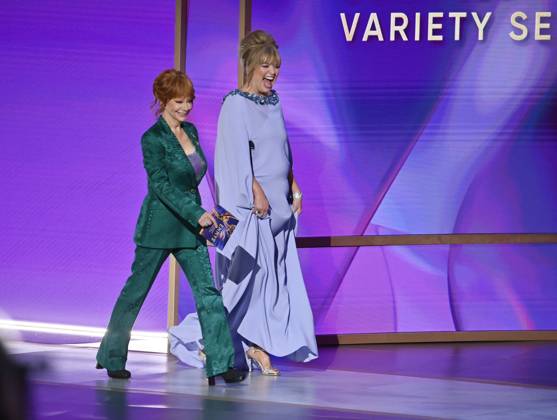 (L-R) Reba McEntire and Melissa Peterman appear onstage during the 76th annual Primetime Emmy Awards at the Peacock Theater in Los Angeles on Sunday, September 15, 2024.  LAP2024091504018 JIMxRUYMEN