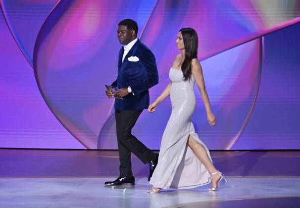 Sam Richardson and Padma Lakshmi appear onstage during the 76th annual Primetime Emmy Awards at the Peacock Theater in Los Angeles on Sunday, September 15, 2024.  LAP2024091504040 JIMxRUYMEN