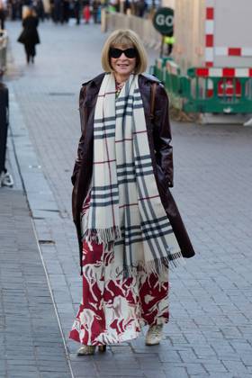 Bilder des Jahres 2024, Entertainment 09 September Entertainment Bilder des Tages Burberry catwalk show during London Fashion Week September 24, London, UK Anna Wintour pictured arriving at the Burberry catwalk show during London Fashion Week September 24 held at the National Theatre London, UK . 16 September, 2024 ., Credit:Alan D West Avalon UK, London, National Theatre  Copyright: xAlanxDxWestx xAvalonx 0908423941