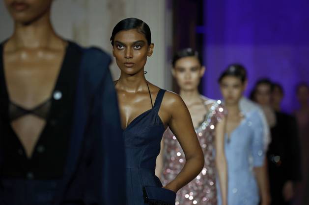 Bilder des Jahres 2024, Entertainment 09 September Entertainment Bilder des Tages Huishan Zhang Ready to wear spring summer 2025; LONDON september 2024 _ Huishan Zhang Ready to wear spring summer 2025; LONDON september 2024 _, Credit:x Avalon  Copyright: xxx xAvalonx 0908563394