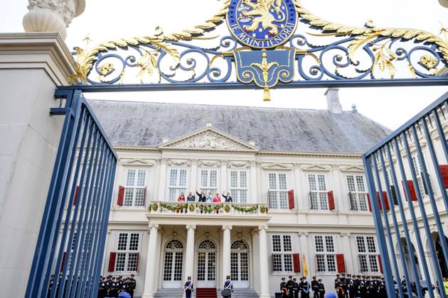 Den Haag, The Netherlands, 2024-09-17 14:17:51 THE HAGUE, 17-09-2024, Noordeinde PalaceKing Willem Alexander and Queen Maxima with Princess Amalia and Princess Alexia and Prince Constantijn with Princess Laurentien during Princess Day on the balcony of Noordeinde Palace PHOTO: NL Beeld Patrick van Emst Credit: NL Beeld Patrick van Emst Copyright: xx x