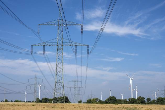 Strommasten, Hochspannungsleitungen und Windkraftanlagen in Deutschland Electricity pylons, high-voltage power lines and wind turbines in Germany Copyright: imageBROKER elxeneize ibliqx11322446