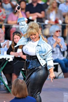 ZDF - Fernsehgarten. Sängerin Maite Kelly während der ZDF - Unterhaltungsshow Fernsehgarten am 22.09.2024 in Mainz. 20240922MWI006728