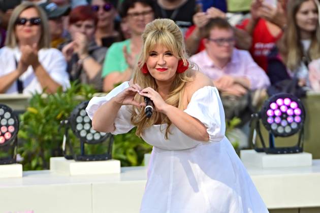ZDF - Fernsehgarten. Sängerin Maite Kelly während der ZDF - Unterhaltungsshow Fernsehgarten am 22.09.2024 in Mainz. 20240922MWI007376