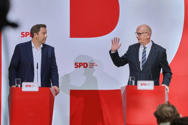 Berlin, Deutschland, 23.09.2024: Willy-Brandt-Haus: Pressekonferenz nach SPD-Vorstandssitzung: Generalsekretär Lars Klingbeil und Ministerpräsident von Brandenburg Dietmar Woidke Copyright: xdtsxNachrichtenagenturx dts_47089