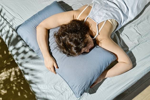 Woman sleeping on bed at home model released, Symbolfoto property released, CATF00280