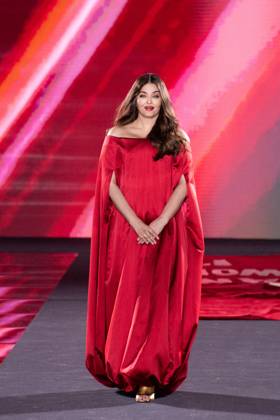 PFW L Oreal Runway Aishwarya Rai attending Le Defile L Oreal Paris – Walk Your Worth Womenswear Spring-Summer 2025 show as part of Paris Fashion Week, in Paris, France on September 23, 2024. Photo by Aurore Marechal ABACAPRESS.COM Paris France Copyright: xMarechalxAurore ABACAx
