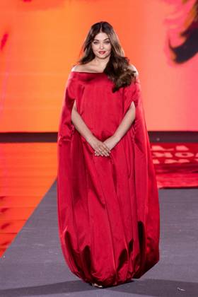 PFW L Oreal Runway Aishwarya Rai attending Le Defile L Oreal Paris – Walk Your Worth Womenswear Spring-Summer 2025 show as part of Paris Fashion Week, in Paris, France on September 23, 2024. Photo by Aurore Marechal ABACAPRESS.COM Paris France Copyright: xMarechalxAurore ABACAx