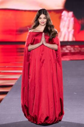PFW L Oreal Runway Aishwarya Rai attending Le Defile L Oreal Paris – Walk Your Worth Womenswear Spring-Summer 2025 show as part of Paris Fashion Week, in Paris, France on September 23, 2024. Photo by Aurore Marechal ABACAPRESS.COM Paris France Copyright: xMarechalxAurore ABACAx