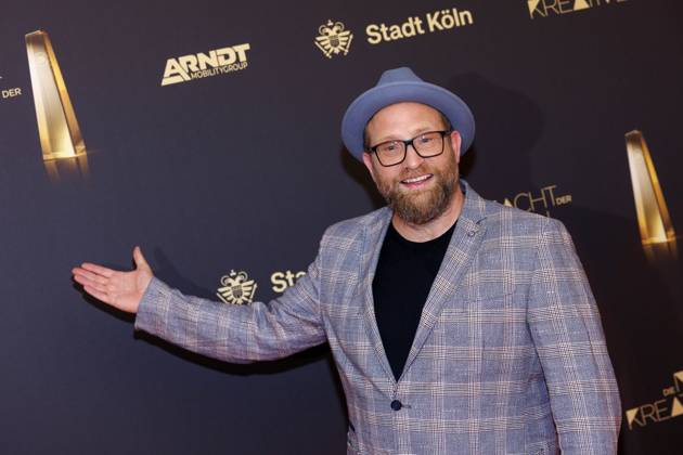 Musiker Gregor Meyle beim Red Carpet bei Die Nacht der Kreativen am Vorabend des Deutsche Fernsehpreis 2024 in der Flora. Köln, 24.09.2024 NRW Deutschland Copyright: xChristophxHardtx