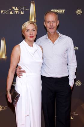 Moderator Max Uthoff und seine Gattin Tina Uthoff beim Red Carpet bei Die Nacht der Kreativen am Vorabend des Deutsche Fernsehpreis 2024 in der Flora. Köln, 24.09.2024 NRW Deutschland Copyright: xChristophxHardtx