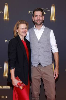 Moderator Claus von Wagner und seine Partnerin Politikerin Jutta Schmitt-Thiel (SPD) beim Red Carpet bei Die Nacht der Kreativen am Vorabend des Deutsche Fernsehpreis 2024 in der Flora. Köln, 24.09.2024 NRW Deutschland Copyright: xChristophxHardtx