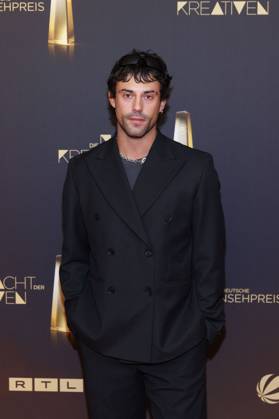 Schauspieler Aaron Altaras beim Red Carpet bei Die Nacht der Kreativen am Vorabend des Deutsche Fernsehpreis 2024 in der Flora. Köln, 24.09.2024 NRW Deutschland Copyright: xChristophxHardtx