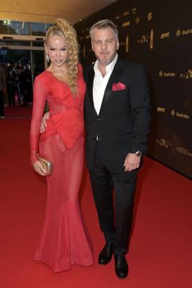 Marvin Kren mit Ehefrau Kirsten Hiller-Kren bei der Verleihung des Deutschen Fernsehpreises 2024 - Die Nacht der Kreativen in der Flora Köln. Köln, 24.09.2024
