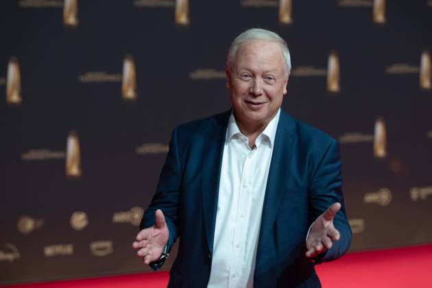 Tom BUHROW, WDR Intendant, Roter Teppich, Red Carpet Show, Ankunft, arrival, Verleihung des Deutschen Fernsehpreises, Der Deutsche Fernsehpreis 2024, Deutscher Fernsehpreis 2024 in den MMC Studios Koeln, am 25.09.2024.