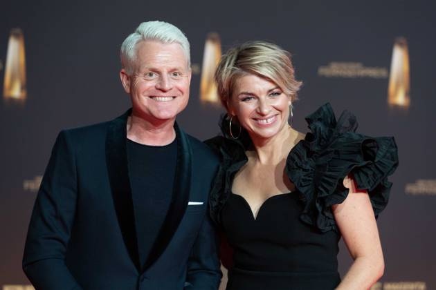 Guido CANTZ, Moderator, Sabine HEINRICH, Moderatorin, Roter Teppich, Red Carpet Show, Ankunft, arrival, Verleihung des Deutschen Fernsehpreises, Der Deutsche Fernsehpreis 2024, Deutscher Fernsehpreis 2024 in den MMC Studios Koeln, am 25.09.2024.