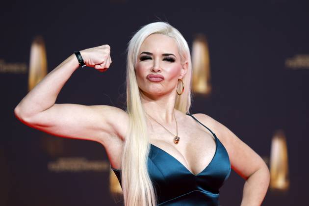 TV-Persönlichkeit Daniela Katzenberger zeigt ihren trainierten Body auf dem Red Carpet beim Deutschen Fernsehpreis 2024 in den MMC-Studios in Ossendorf. Köln, 25.09.2024 NRW Deutschland Copyright: xChristophxHardtx