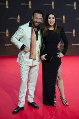 Judith WILLIAMS, Unternehmerin, Moderatorin, mit Ehemann Alexander-Klaus STECHER, Roter Teppich, Red Carpet Show, Ankunft, arrival, Verleihung des Deutschen Fernsehpreises, Der Deutsche Fernsehpreis 2024, Deutscher Fernsehpreis 2024 in den MMC Studios Koeln, am 25.09.2024.