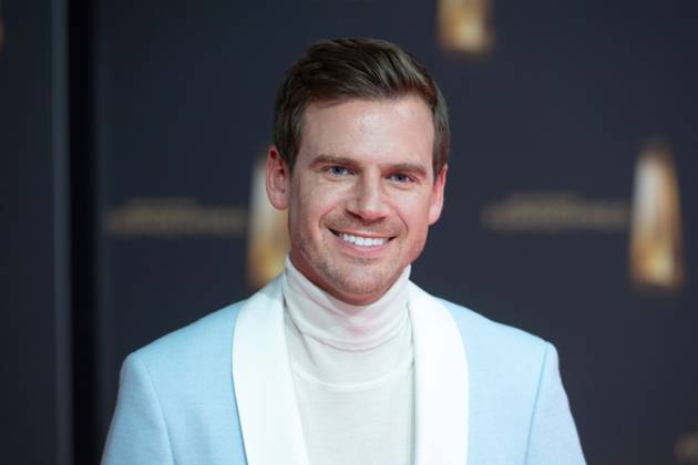 Aljoscha HOEHN, Moderator, Höhn, Roter Teppich, Red Carpet Show, Ankunft, arrival, Verleihung des Deutschen Fernsehpreises, Der Deutsche Fernsehpreis 2024, Deutscher Fernsehpreis 2024 in den MMC Studios Koeln, am 25.09.2024.