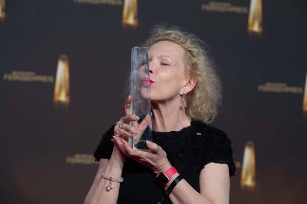 Sunnyi MELLES, Schauspielerin, Preistraegerin beste Schauspielerin Verleihung des Deutschen Fernsehpreises, Der Deutsche Fernsehpreis 2024, Deutscher Fernsehpreis 2024 in den MMC Studios Koeln, am 25.09.2024.